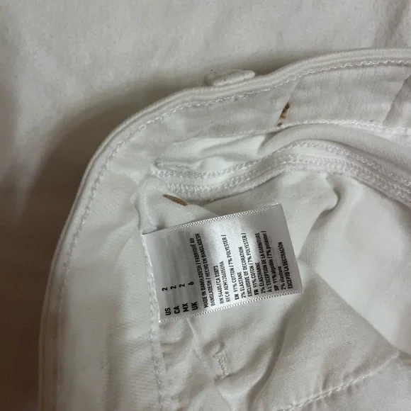 American Eagle women’s white denim shorts. - Picture 3 of 4
